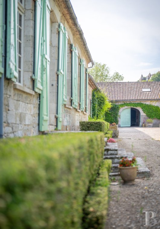 character properties France aquitaine   - 2