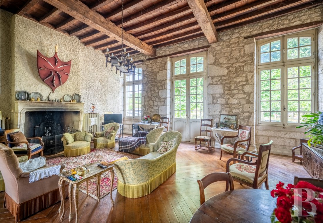 character properties France aquitaine   - 4