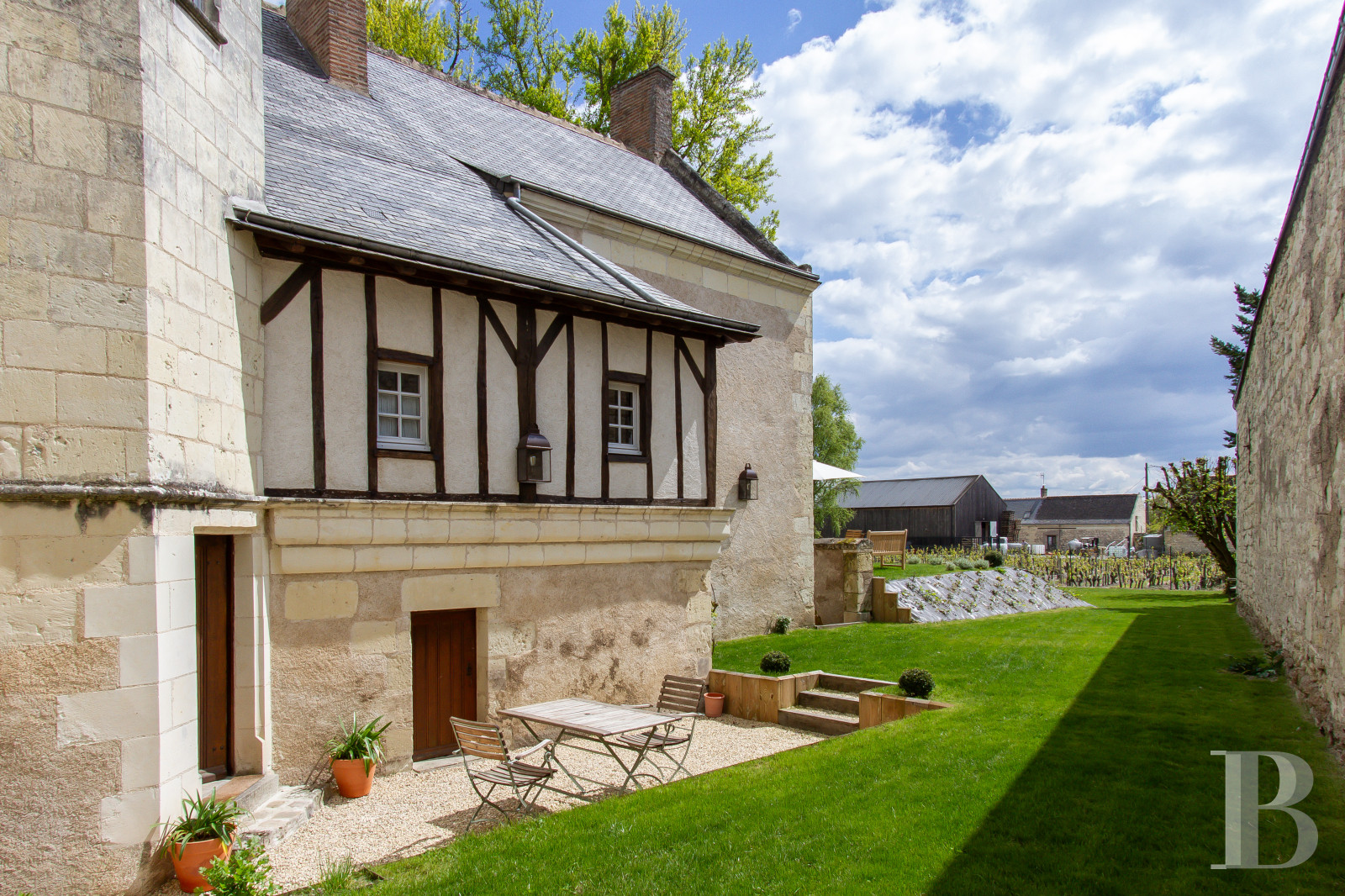 En Indre-et-Loire, entre Bourgueil et Langeais, une maison de village des 16e et 18e siècles - photo  n°4