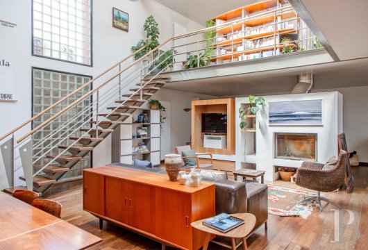 paris - A stable converted into a home with a 191m² floor area, cathedral ceiling and 42m² terrace, nestled by Paris near a metro station in the suburban town of Saint-Ouen-sur-Seine
