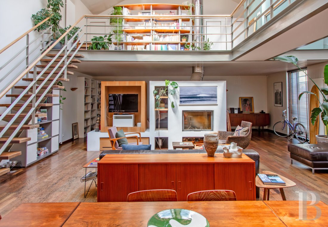 Houses for sale - paris - A stable converted into a home with a 191m² floor area, cathedral ceiling and 42m² terrace, nestled by Paris near a metro station in the suburban town of Saint-Ouen-sur-Seine