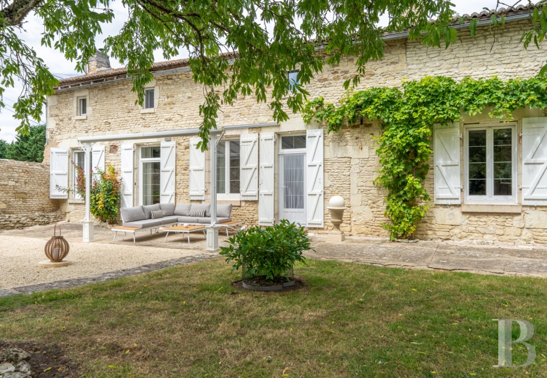 vieilles maisons francaises poitou charentes   - 1