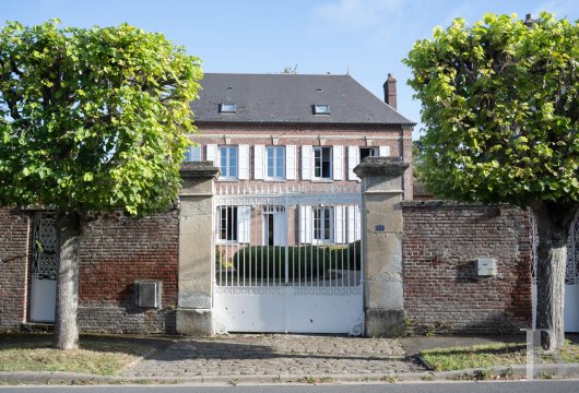picardie - À une heure de Paris, dans l’Oise, une maison de maître,  édifiée au 19e s., ses dépendances et son jardin clos
