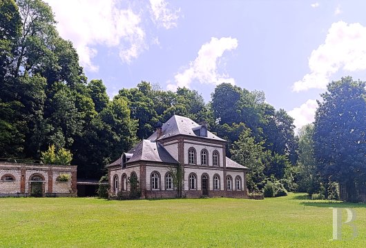upper-normandy - À 130 km de Paris, dans un village de caractère au riche passé, un logis d'habitation, ses dépendances dont une ancienne forge, sur un terrain de 1 ha