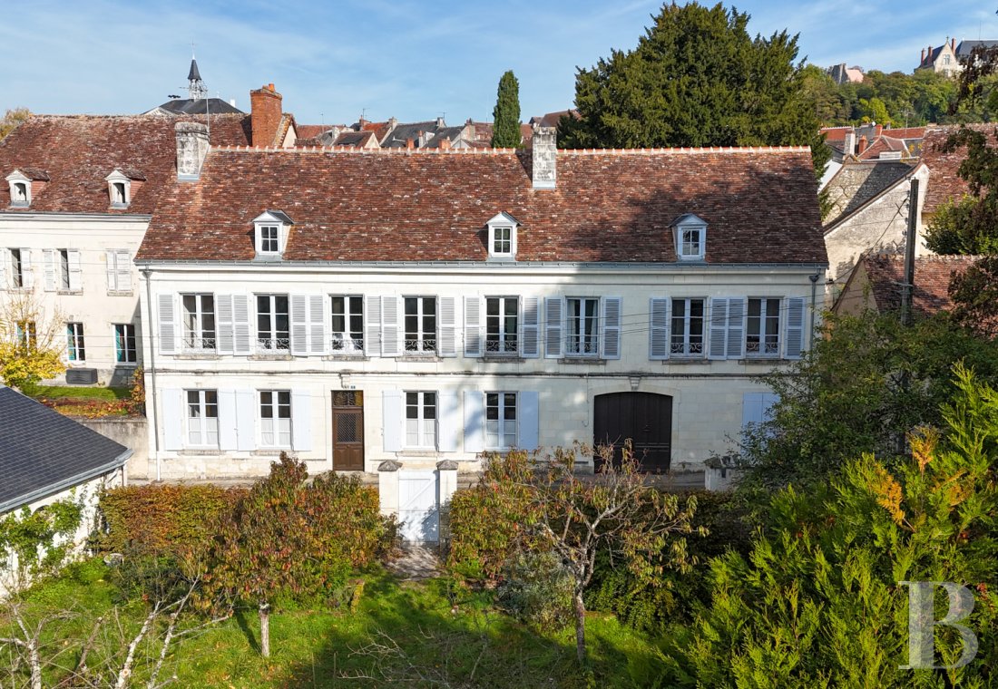 Mansion houses for sale - center-val-de-loire - En Toscane tourangelle, dans un bourg historique, un hôtel particulier restauré avec cour et jardins