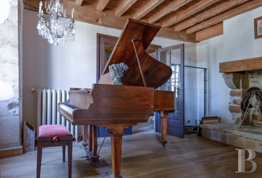 character properties France aquitaine   - 13