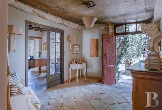 character properties France aquitaine   - 10