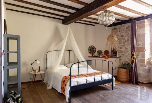 character properties France aquitaine   - 15