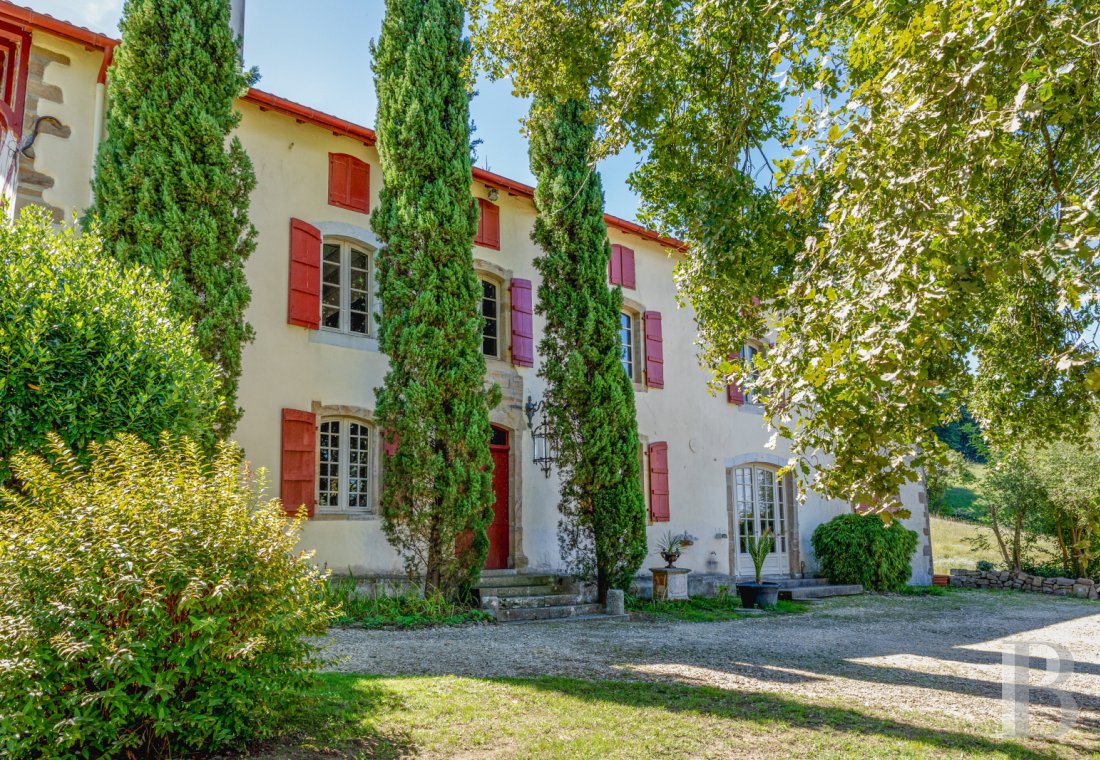character properties France aquitaine   - 1