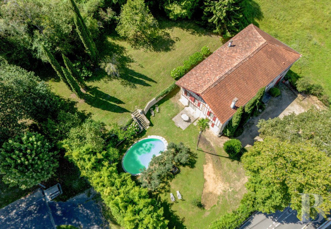 character properties France aquitaine   - 2