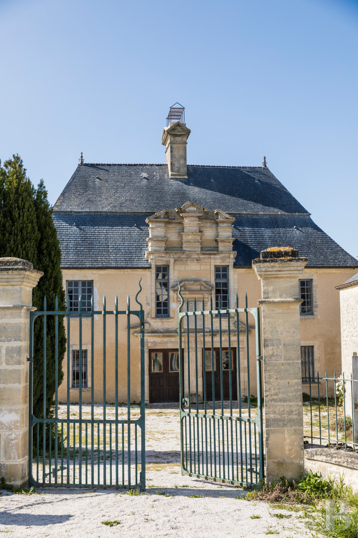 An old mill that has been lovingly renovated in Calvados, to the west of Bayeux and close to the D-Day landing beaches - photo  n°24