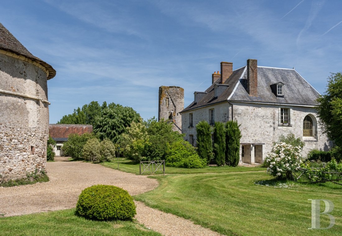 castles for sale France center val de loire   - 14