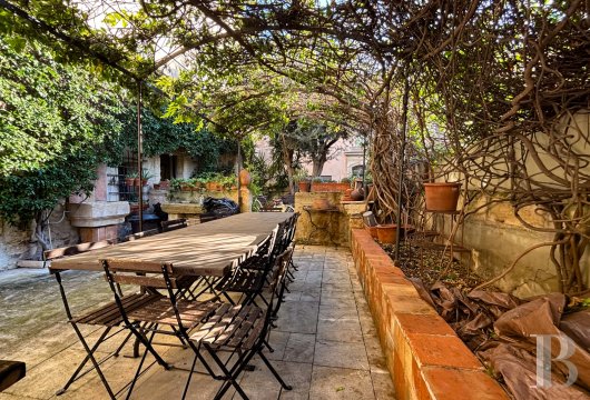 provence-cote-dazur - A vast noble residence, a wooded courtyard/garden and a terrace with 360° views  set in the heart of a 17th-century convent in the historic centre of Tarascon 