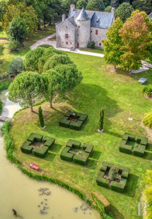France mansions for sale pays de loire   - 26