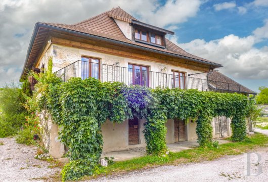 rhones-alps - An 18th-century winegrower's house on 1 hectare of land, close to the Rhône,  on the border between the Ain and Haute-Savoie departments 

