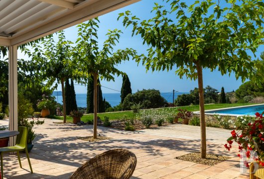 paca - Dans la zone agricole préservée de Carqueiranne, une maison entièrement rénovée avec vue mer imprenable au sud, à 800 m de la Méditerranée