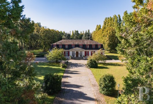 ile-de-france - Près de Barbizon et de la Forêt de Fontainebleau, à 55 km de Paris,  un vaste domaine, ses gîtes et son écurie privée sur un parc d'environ 3.6 ha