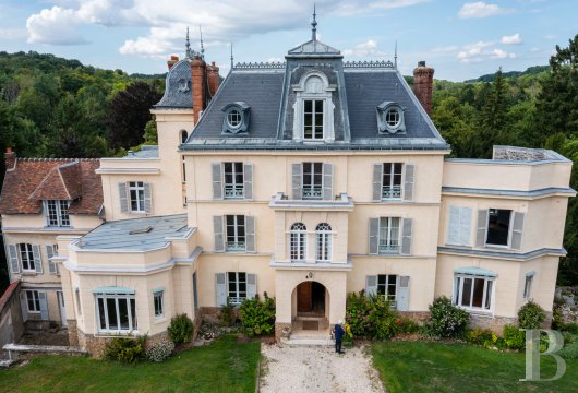ile-de-france - An elegant 19th century residence divided into several dwellings,  in vast wooded parkland in France's beautiful Vexin region
