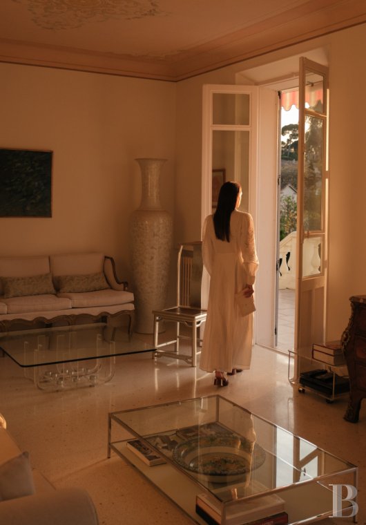 Sur le Cap d'Antibes, dans les Alpes-Maritimes, une villa des années 1930 tournée vers la mer - photo  n°17