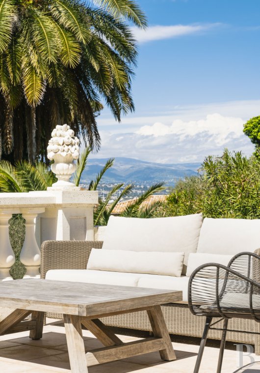A 1930s villa facing the sea on Cap d'Antibes, in the Alpes-Maritimes department - photo  n°7