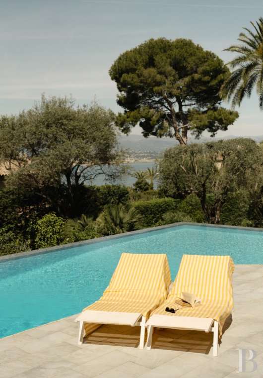 A 1930s villa facing the sea on Cap d'Antibes, in the Alpes-Maritimes department - photo  n°25