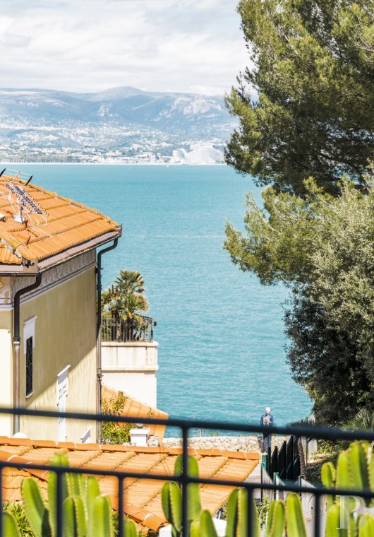A 1930s villa facing the sea on Cap d'Antibes, in the Alpes-Maritimes department - photo  n°11