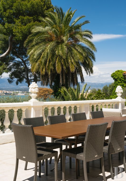 A 1930s villa facing the sea on Cap d'Antibes, in the Alpes-Maritimes department - photo  n°26