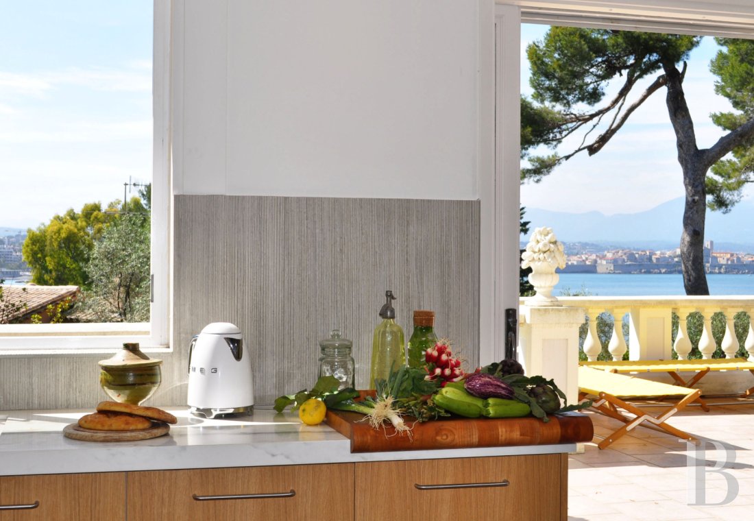 A 1930s villa facing the sea on Cap d'Antibes, in the Alpes-Maritimes department - photo  n°8