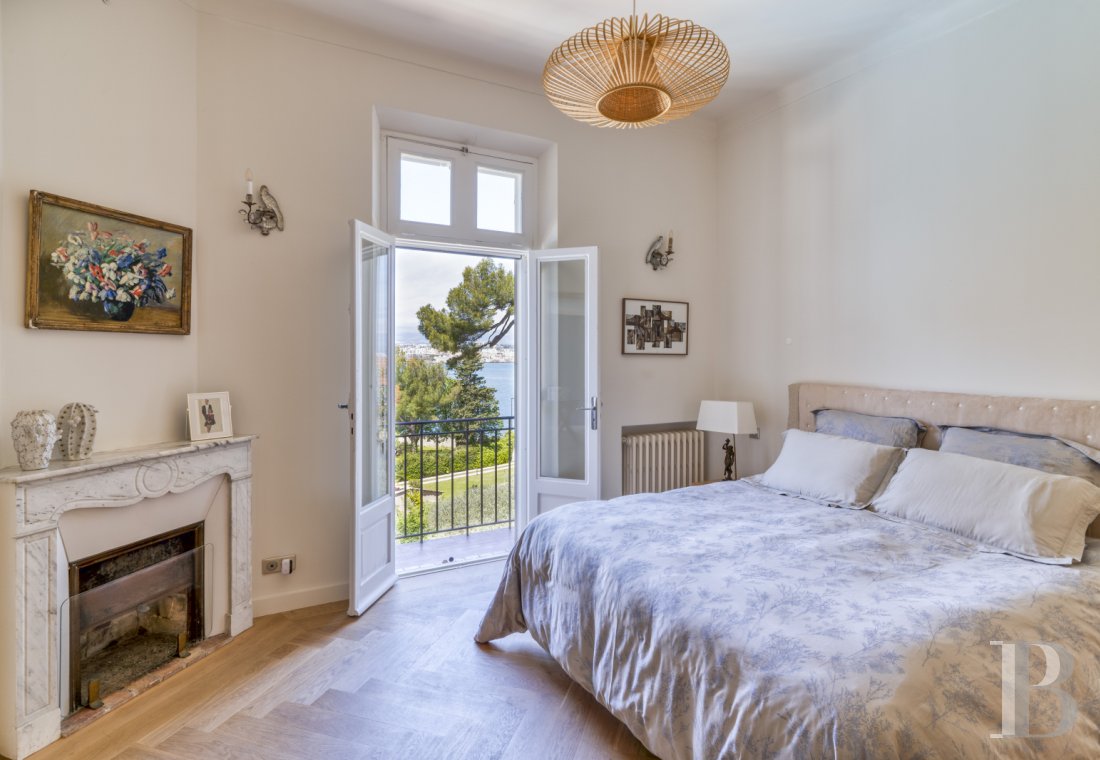 A 1930s villa facing the sea on Cap d'Antibes, in the Alpes-Maritimes department - photo  n°12