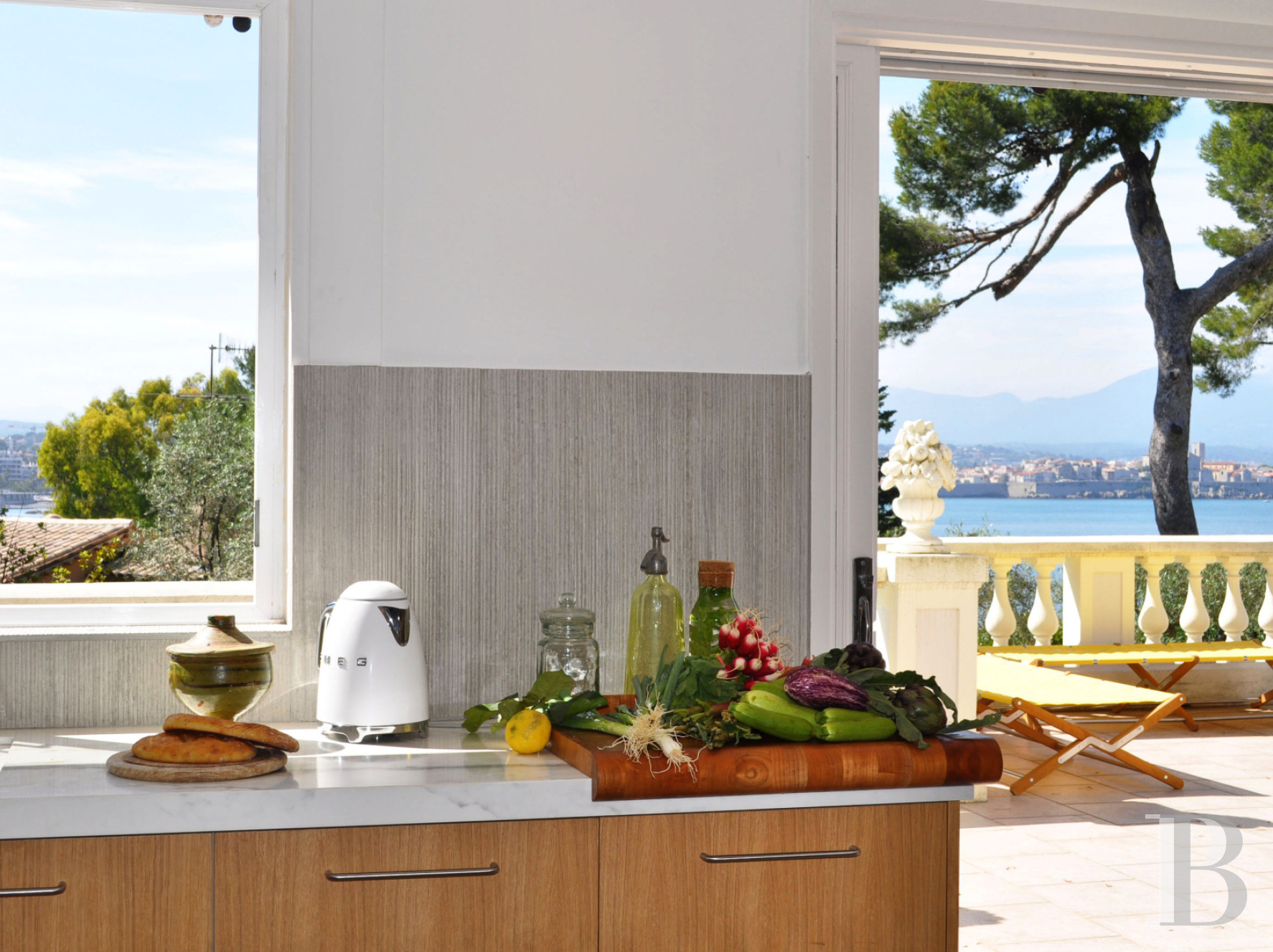 A 1930s villa facing the sea on Cap d'Antibes, in the Alpes-Maritimes department - photo  n°8