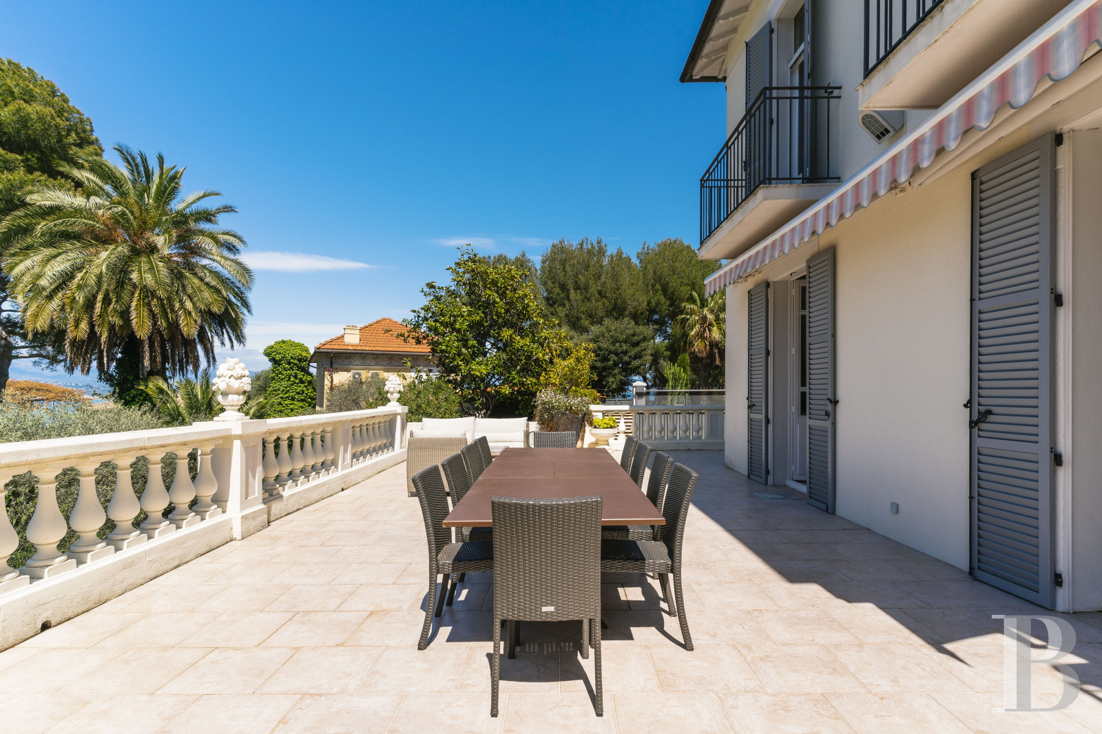 A 1930s villa facing the sea on Cap d'Antibes, in the Alpes-Maritimes department - photo  n°5
