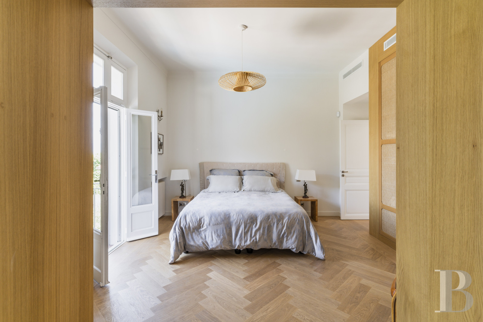 A 1930s villa facing the sea on Cap d'Antibes, in the Alpes-Maritimes department - photo  n°9