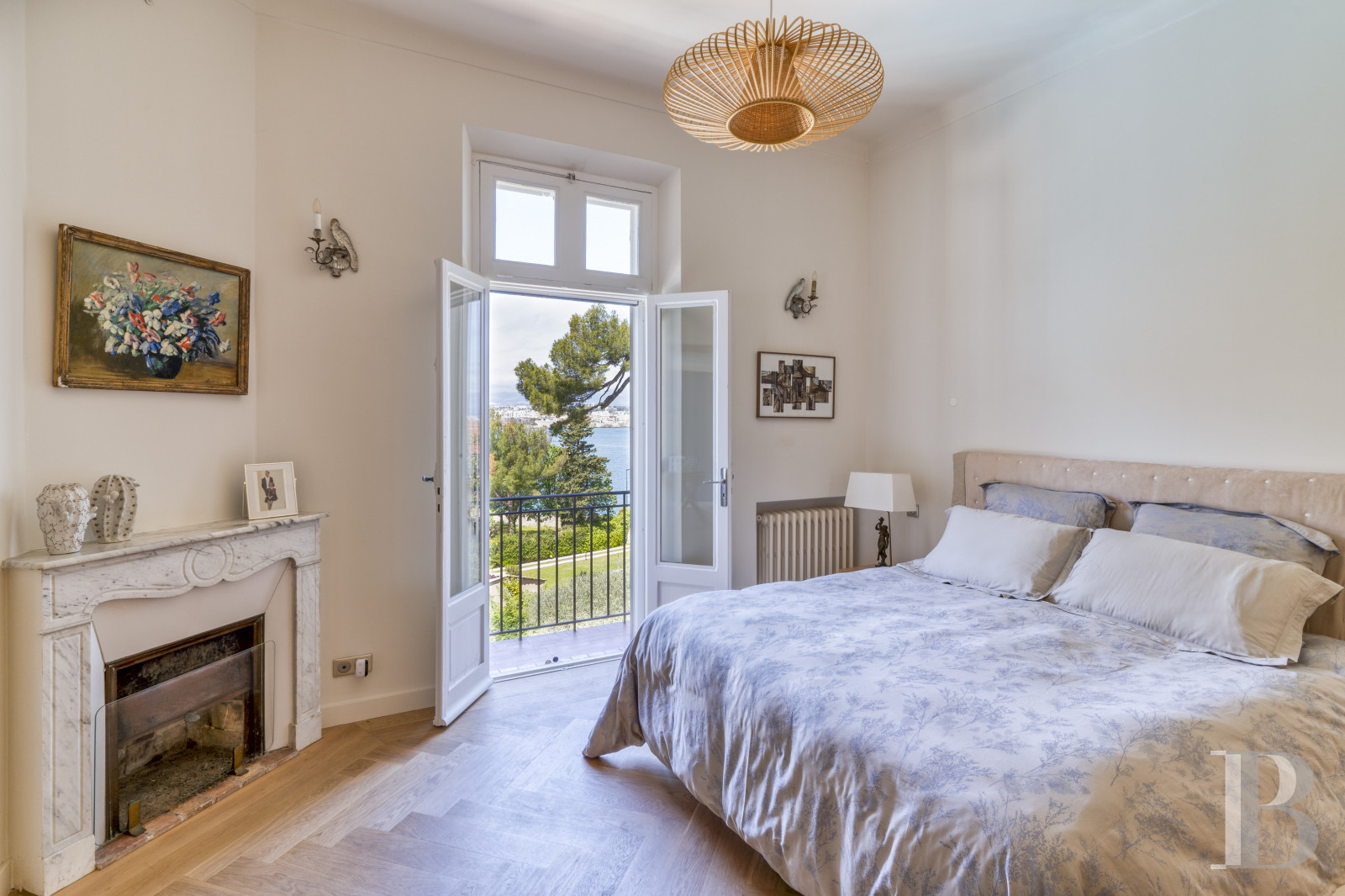 A 1930s villa facing the sea on Cap d'Antibes, in the Alpes-Maritimes department - photo  n°12