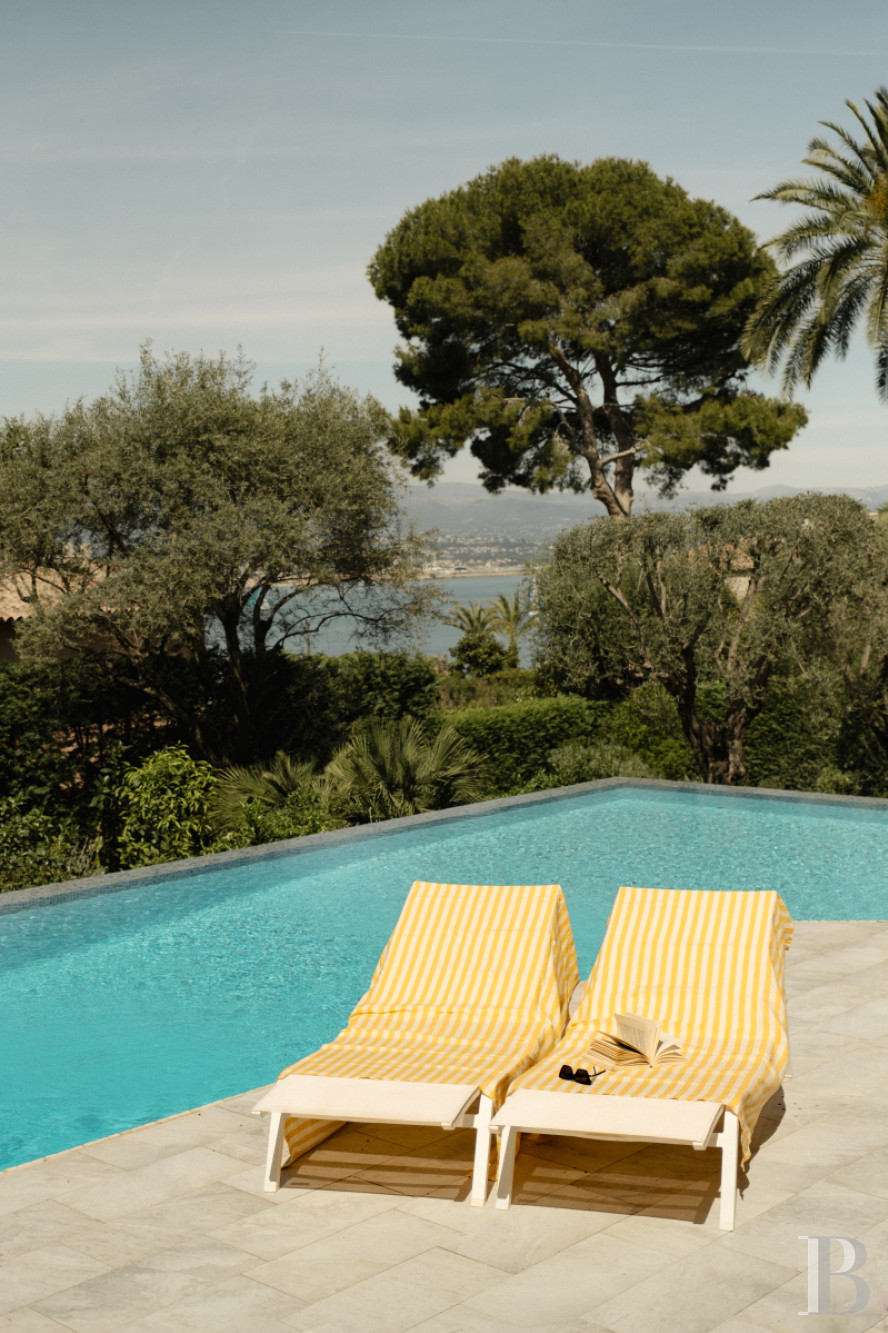 A 1930s villa facing the sea on Cap d'Antibes, in the Alpes-Maritimes department - photo  n°25