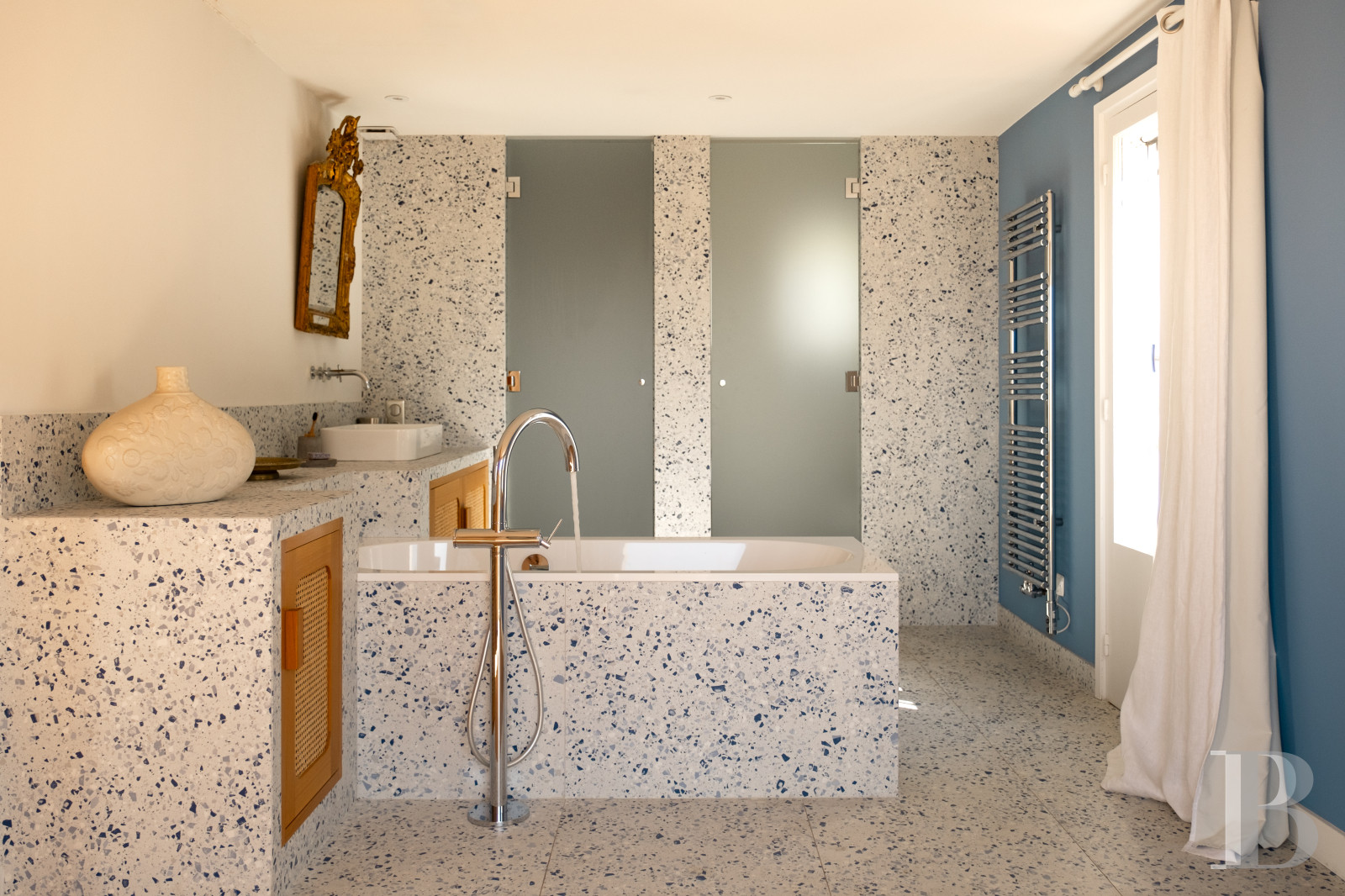 A 1930s villa facing the sea on Cap d'Antibes, in the Alpes-Maritimes department - photo  n°13