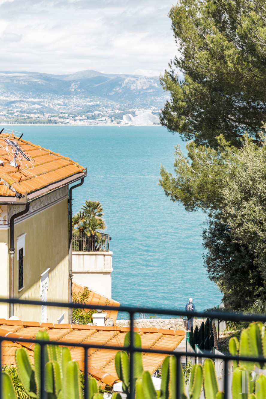 A 1930s villa facing the sea on Cap d'Antibes, in the Alpes-Maritimes department - photo  n°11