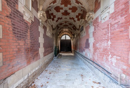 center-val-de-loire - A 19th-century townhouse with converted annexes in the centre of Tours, between courtyards and gardens