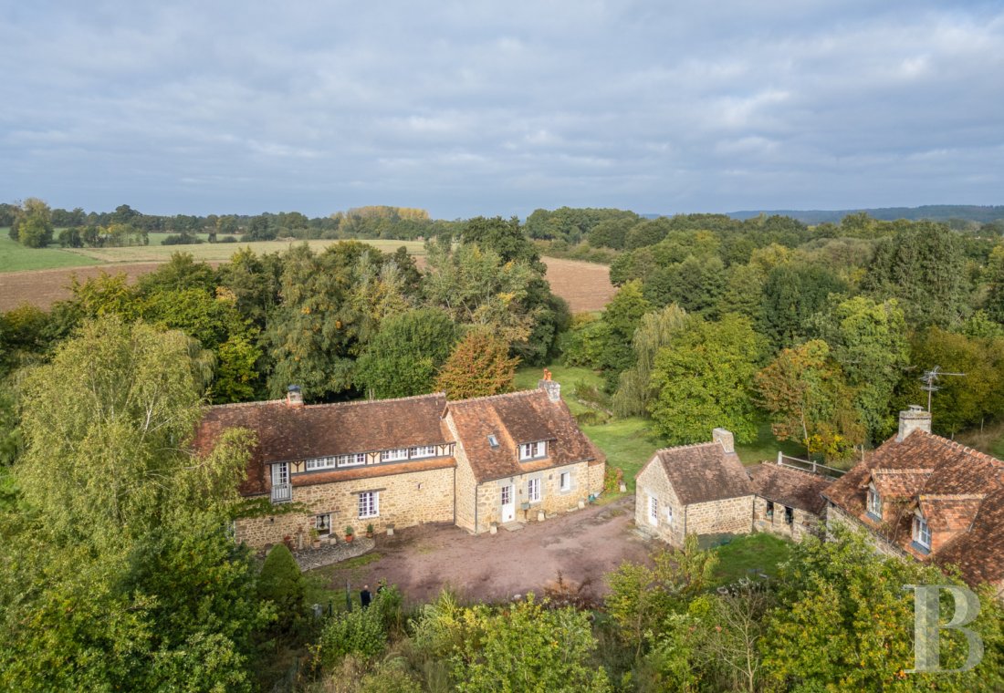 Character houses for sale - lower-normandy - Dans l'Orne, aux portes de Bagnoles-de-l’Orne,  un ancien hameau du 18e s. et son jardin remarquable de plus d'1 ha