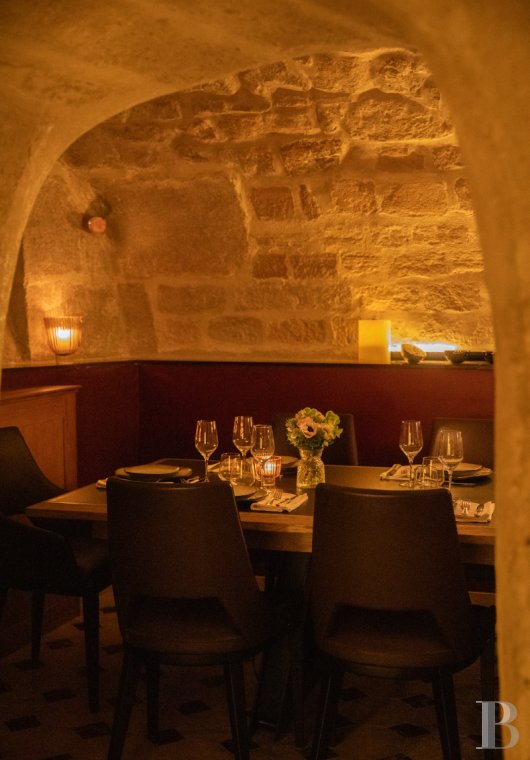 À Paris, dans le Quartier latin,  un ensemble de caves dans un immeuble du 17e siècle aménagées en lieu de réception - photo  n°15