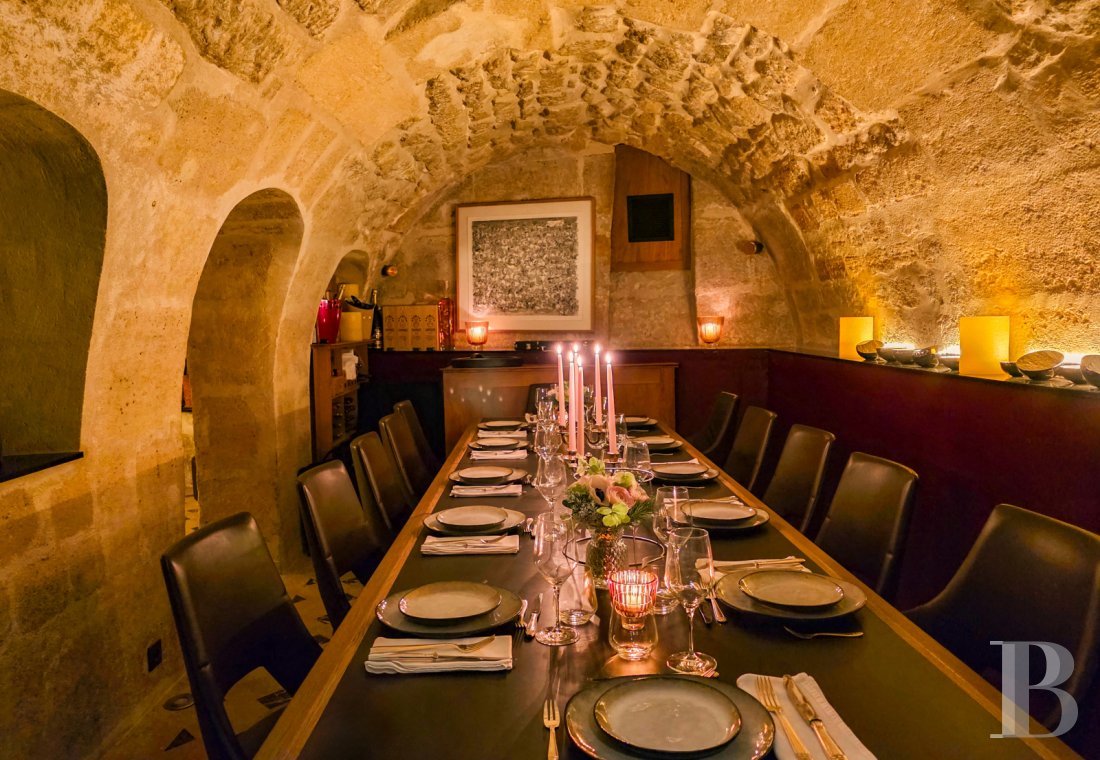 À Paris, dans le Quartier latin,  un ensemble de caves dans un immeuble du 17e siècle aménagées en lieu de réception - photo  n°12