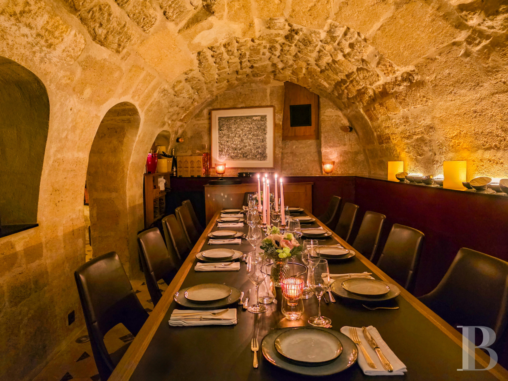À Paris, dans le Quartier latin,  un ensemble de caves dans un immeuble du 17e siècle aménagées en lieu de réception - photo  n°12