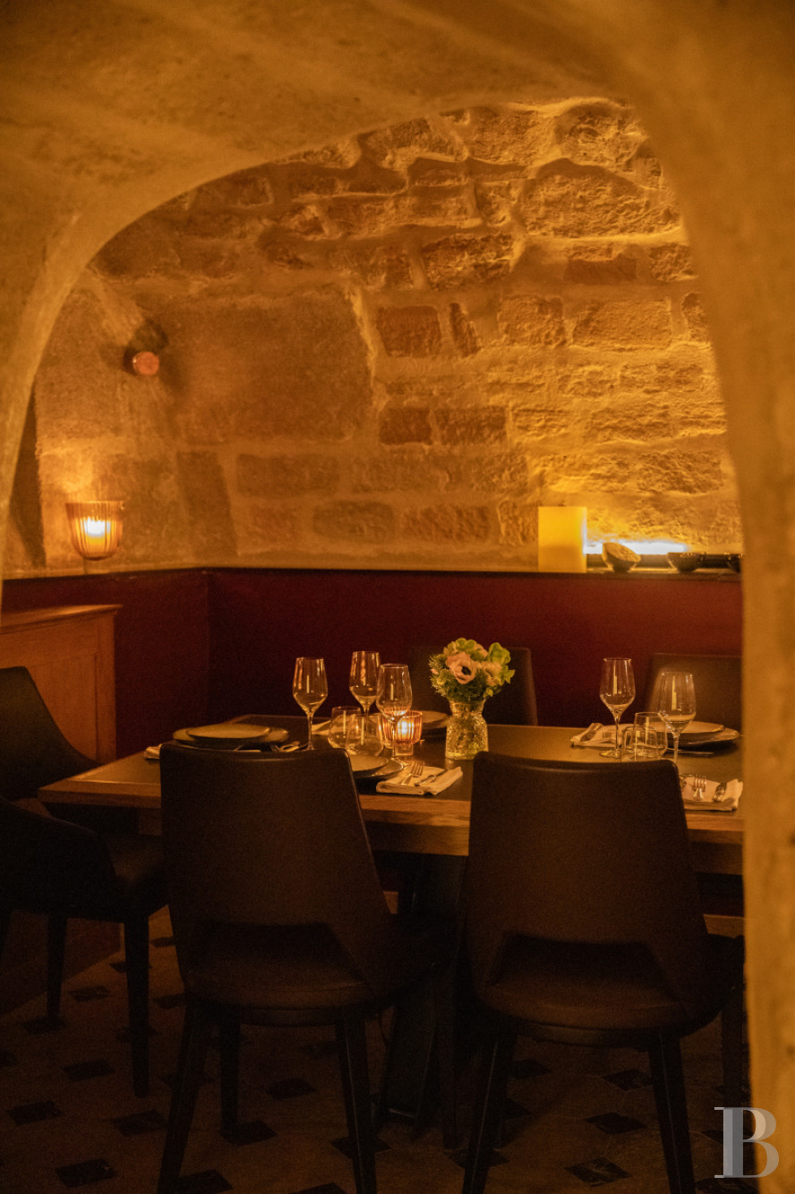 À Paris, dans le Quartier latin,  un ensemble de caves dans un immeuble du 17e siècle aménagées en lieu de réception - photo  n°15