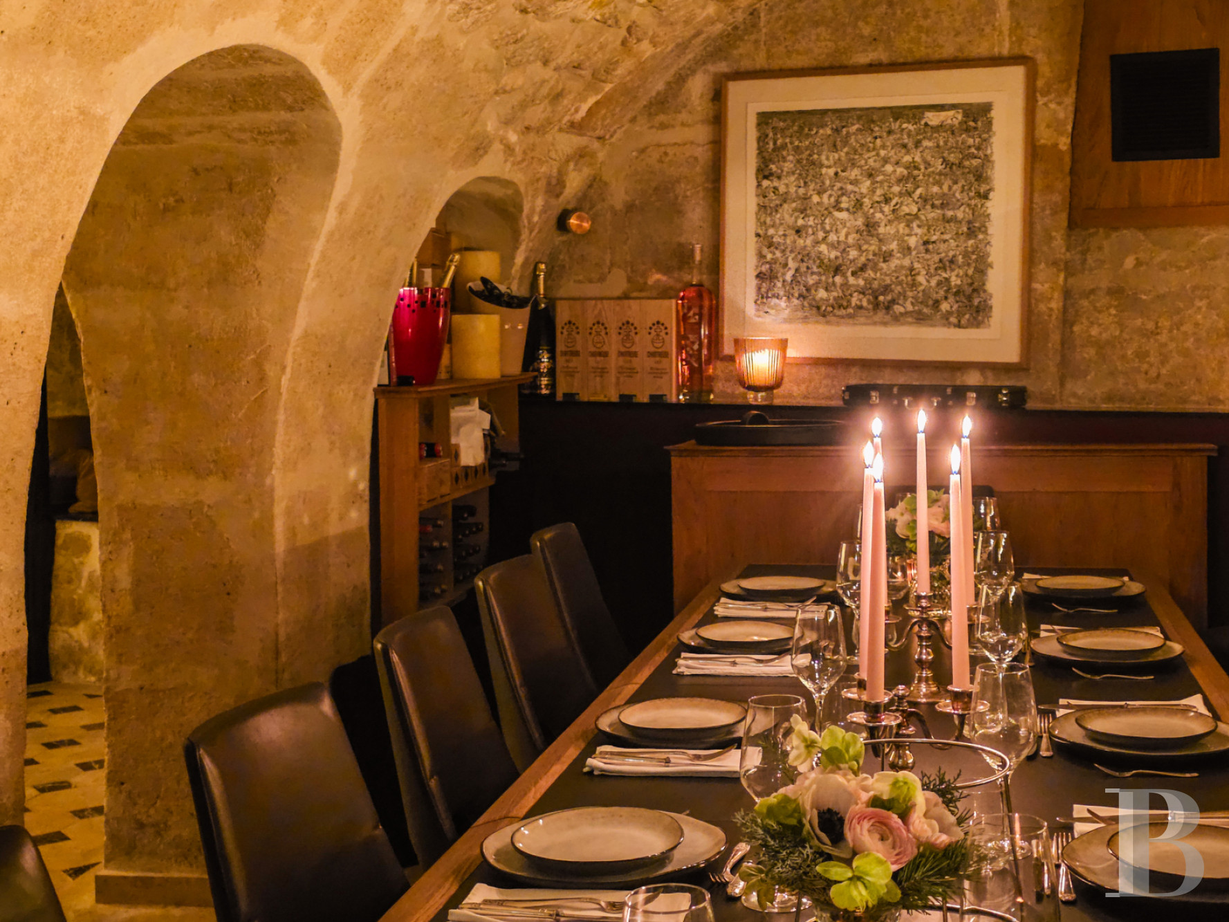 À Paris, dans le Quartier latin,  un ensemble de caves dans un immeuble du 17e siècle aménagées en lieu de réception - photo  n°5