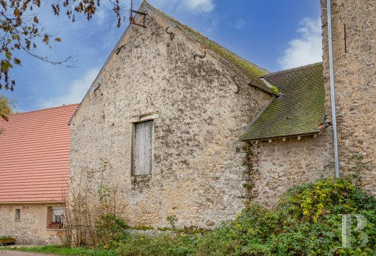 ile-de-france - A 15th-century seigneurial barn, 55 kilometres south of Paris  and 10 kilometres north of the town of Fontainebleau