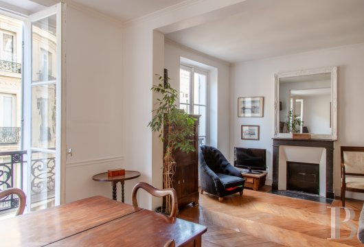 paris - Dans le 7e arrondissement, à deux pas de l’Assemblée nationale, un lumineux appartement de 50 m², au troisième étage d’un immeuble avec ascenseur 