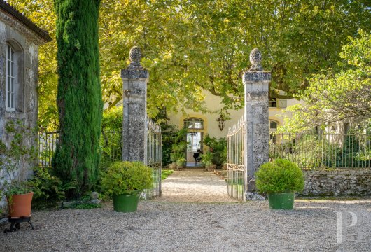aquitaine - An entirely restored 18th-century residence with outbuildings, on 11 hectares of land, like a Provence fortified village, in the Lot-et-Garonne area, near Agen