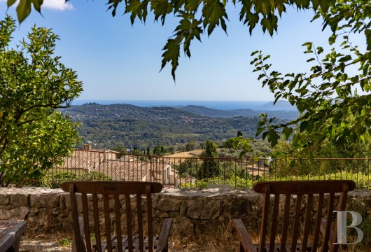 provence-cote-dazur - A large 19th-century dwelling with a garden and sea views,  in the historical centre of a village near Grasse