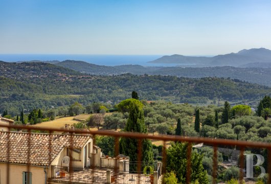 provence-cote-dazur - A large 19th-century dwelling with a garden and sea views,  in the historical centre of a village near Grasse
