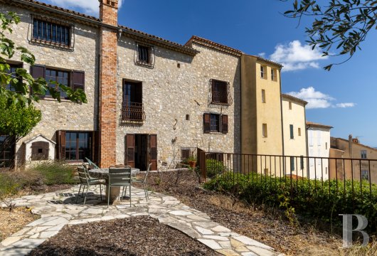 provence-cote-dazur - A large 19th-century dwelling with a garden and sea views,  in the historical centre of a village near Grasse