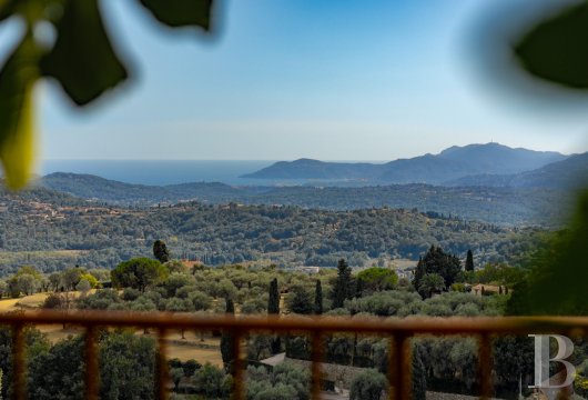 provence-cote-dazur - A large 19th-century dwelling with a garden and sea views,  in the historical centre of a village near Grasse